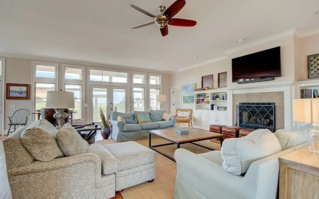 Eastland House by Peace Vacations