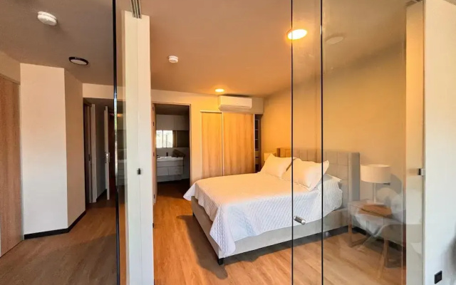 BEE Suites San José - Santa Ana