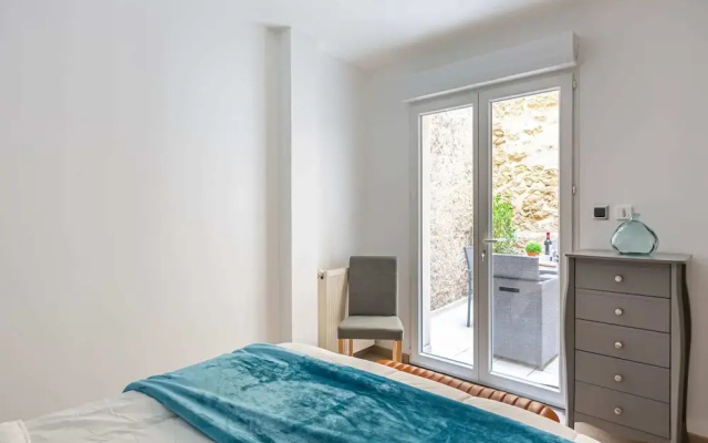 Beautiful apartment near train station by GuestReady