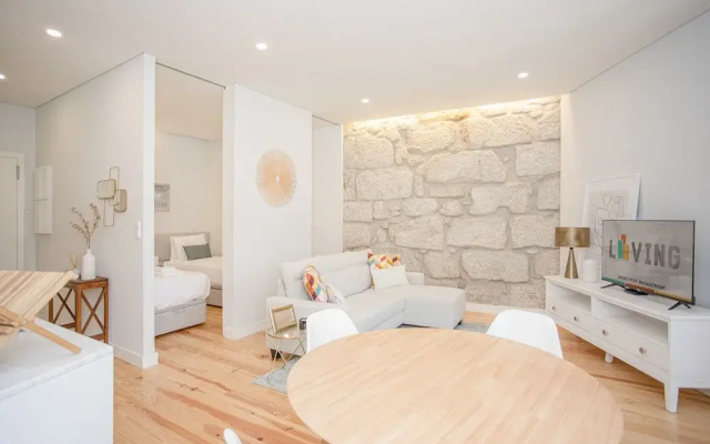 Liiiving - Aliados Stone Apartment