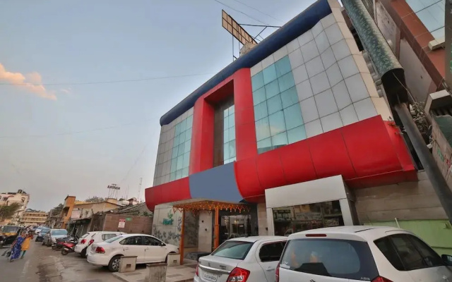 Hotel The Emerald by OYO Rooms
