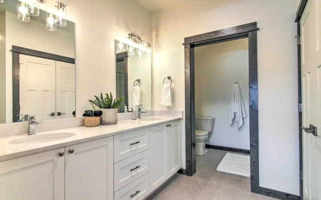 Modern Bozeman Family Townhome w/ Hot Tub!