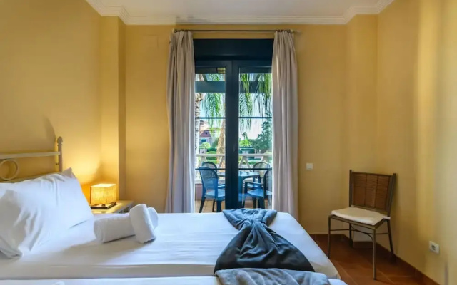 Family Apartment in Golfside Setting