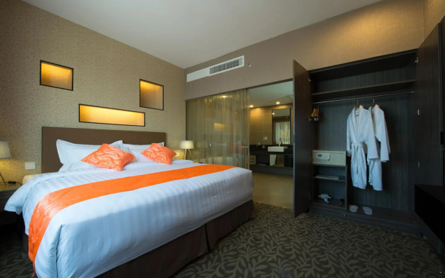 Grand Alora Hotel
