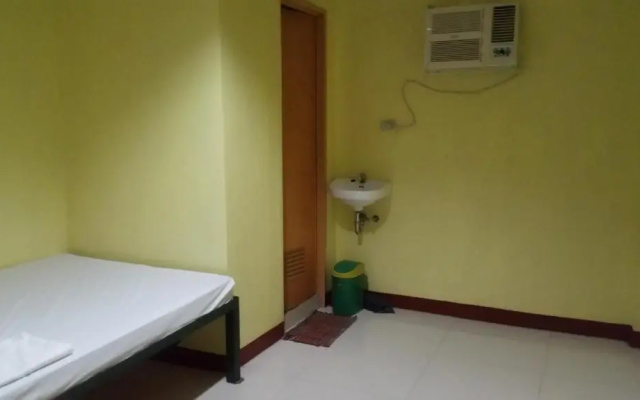 RMS Travellers Inn - Hostel