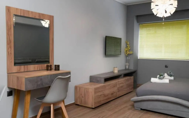 Superb suite on Aiolou street