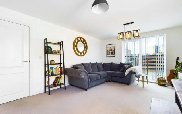 Chic City Centre Apartment With Allocated Parking