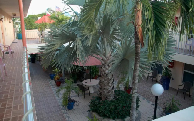 Lago Mar Motel and Apartments