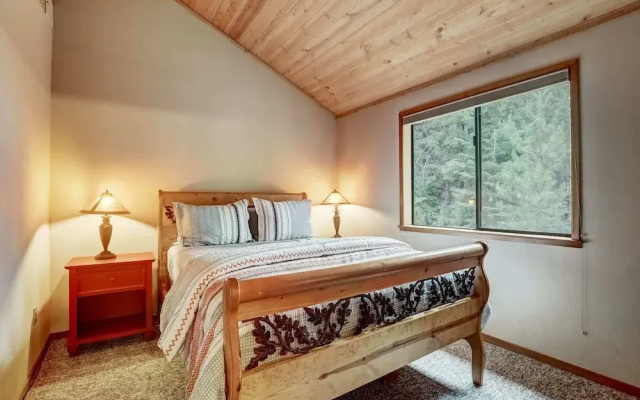 Serenity at Tahoe Donner | Peaceful, Close to Ski & Lake