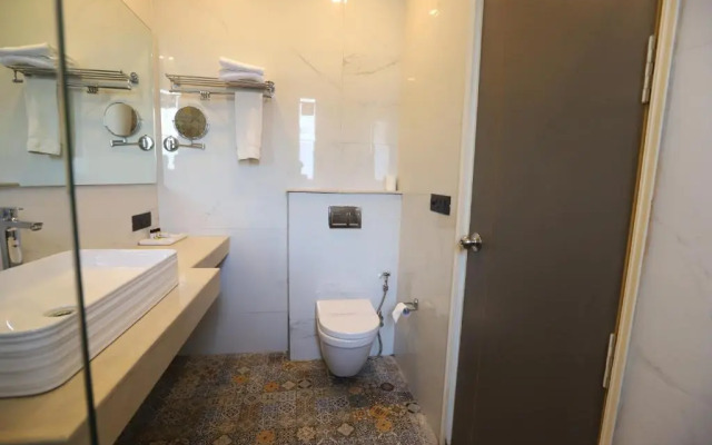 Hotel Keshav Residency - Medicity Gurugram, near Medanta Hospital