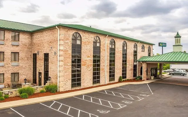 Quality inn & Suites Cincinnati I-275