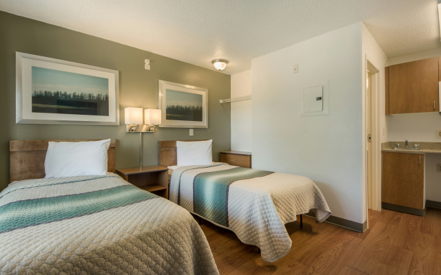 HomeTowne Studios by Red Roof Dallas - Mesquite