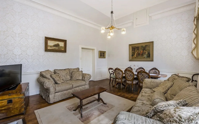 Talara Manor