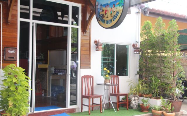Отель La Piccola Patong 2 Family Guesthouse вид на фасад