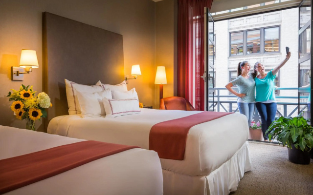 Hotel Giraffe by Library Hotel Collection