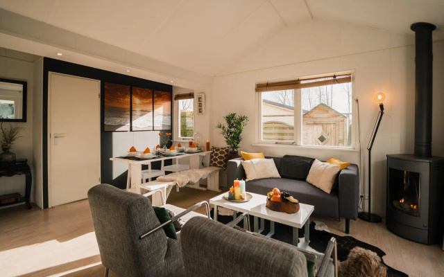Nice chalet with a microwave, near the Wadden Sea