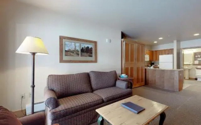 Red Hawk Lodge 2200