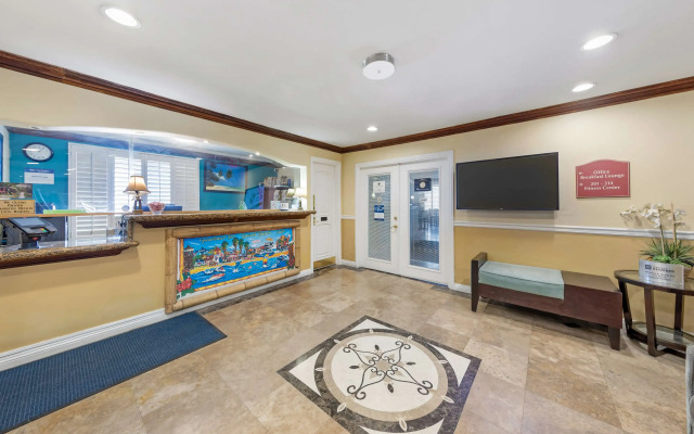 Best Western Harbour Inn & Suites Huntington - Sunset Beach
