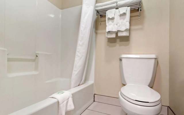 Quality Inn Hays I-70