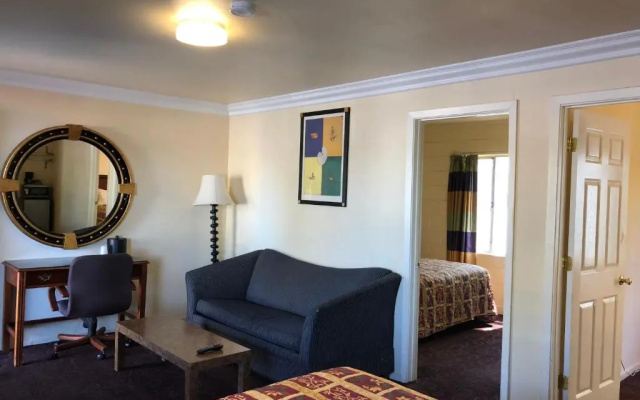 Lamplighter Motel