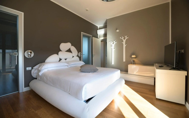 Hotel The One