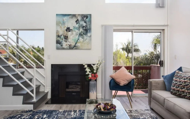 Extravagant Hollywood Cosmo Suites
