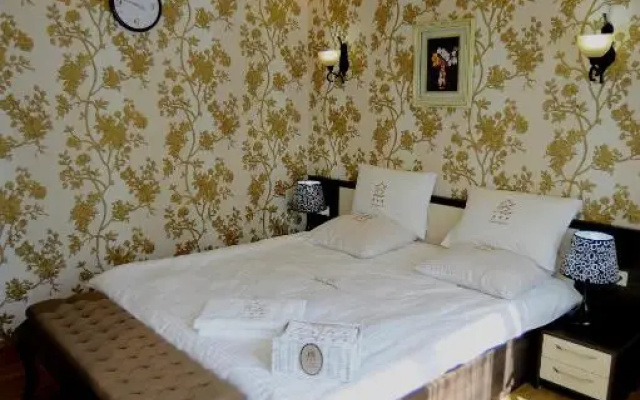 Deluxe Double room (full double bed) · Sanapiro Tbilisi — photo 11
