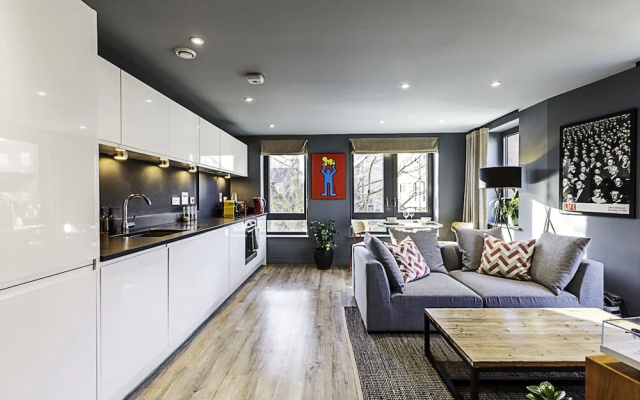 Bermondsey Bliss: Views, Comfort, and City Access!