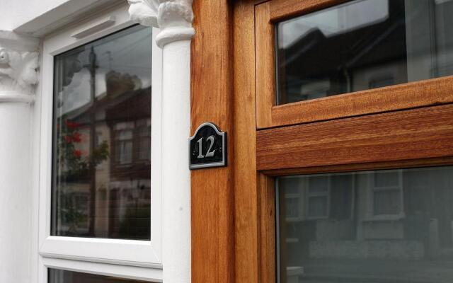 Отель London Malvern Road Rooms To Let Лондон вид на фасад