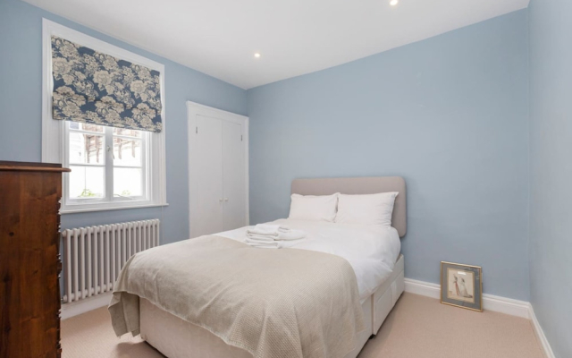 Whoops-a-daisy 3 Bedroom in Notting Hill