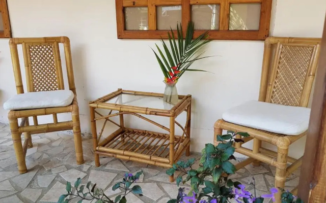 Yucca Beachfront Hotel