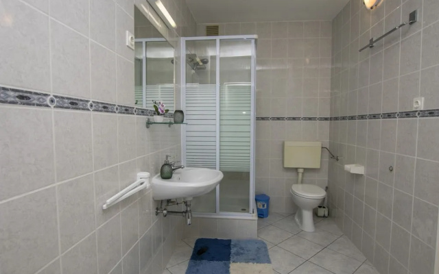 Apartment Neno Grebastica