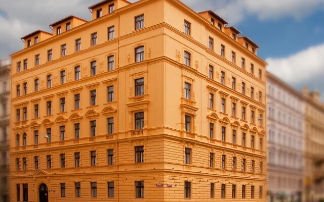 Hotel Ambiance вид на фасад