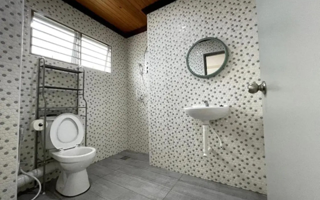 The Venus - Spacious Wooden TOP Floor Apartment