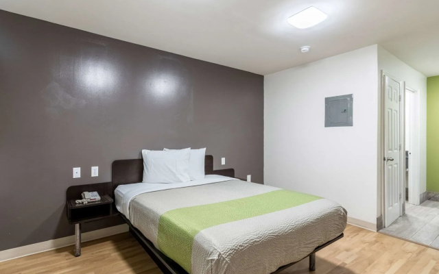 Studio 6 Extended Stay - Savannah, GA