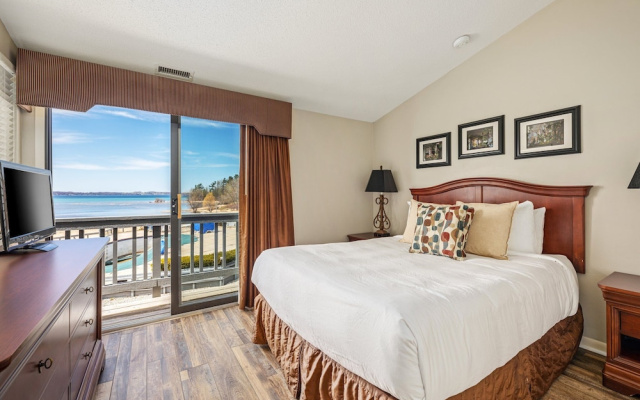 Stunning Lake Views The Shores 5577