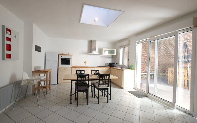 Escale de 80 m2 avec cour et parking