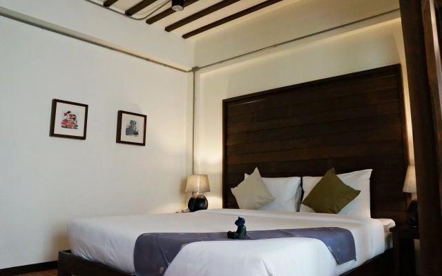 Kampaeng Ngam Hotel - Steps to Night Bazaar & Old City