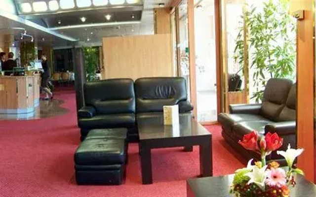 Brit Hotel Nantes La Beaujoire - LAmandine