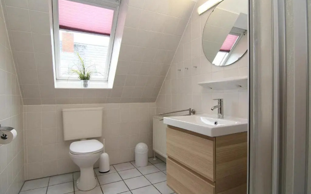 Wohnung 2, Schumacher