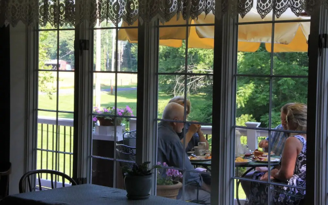 Hickory Bridge Farm Restaurant