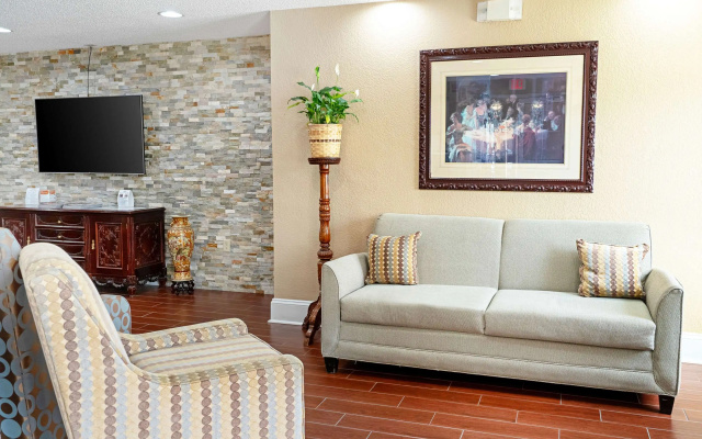 Quality Inn & Suites Robbinsville