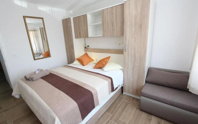 Rooms and Apartment Pina