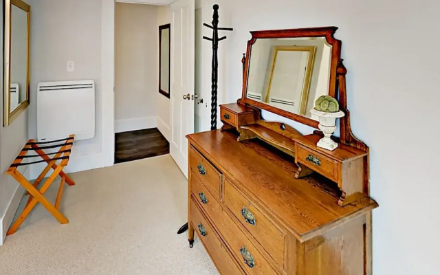 1302 N 49th St Apartment Upper Unit