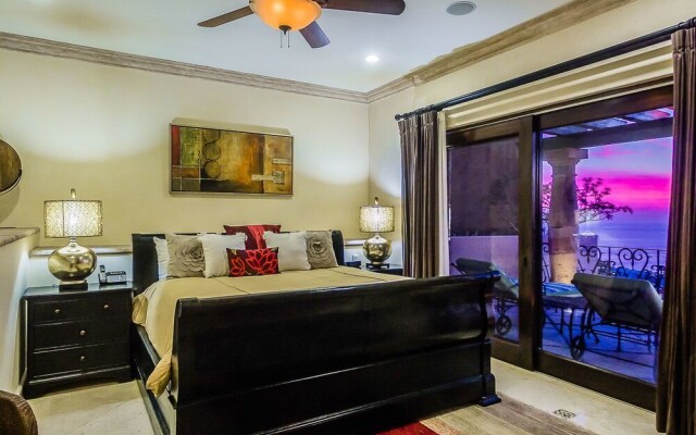 Отель Casa Piedra - 6 6 Bedrooms 8.5 Bathrooms Home Педрегал комната для гостей