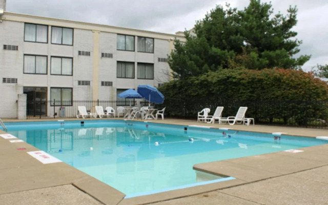 The Royal Inn & Suites