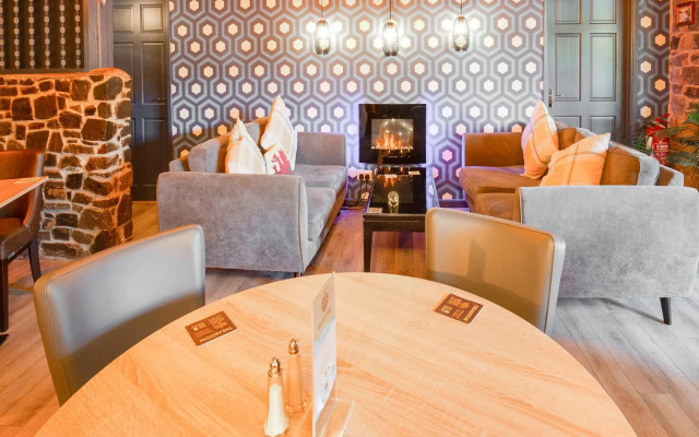 OYO Lamphey Hall