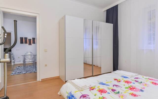 Апартаменты FM Deluxe 2-BDR Apartment - Sweet Home София комната для гостей
