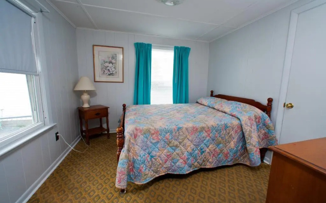 Crest Motel
