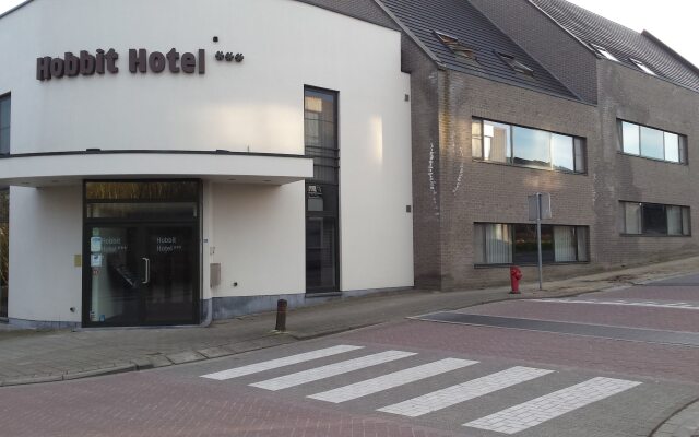 Hobbit Hotel Zaventem вид на фасад